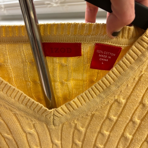 Like New Yellow Izod Cable Knit Sweater Size Large - Picture 5 of 6